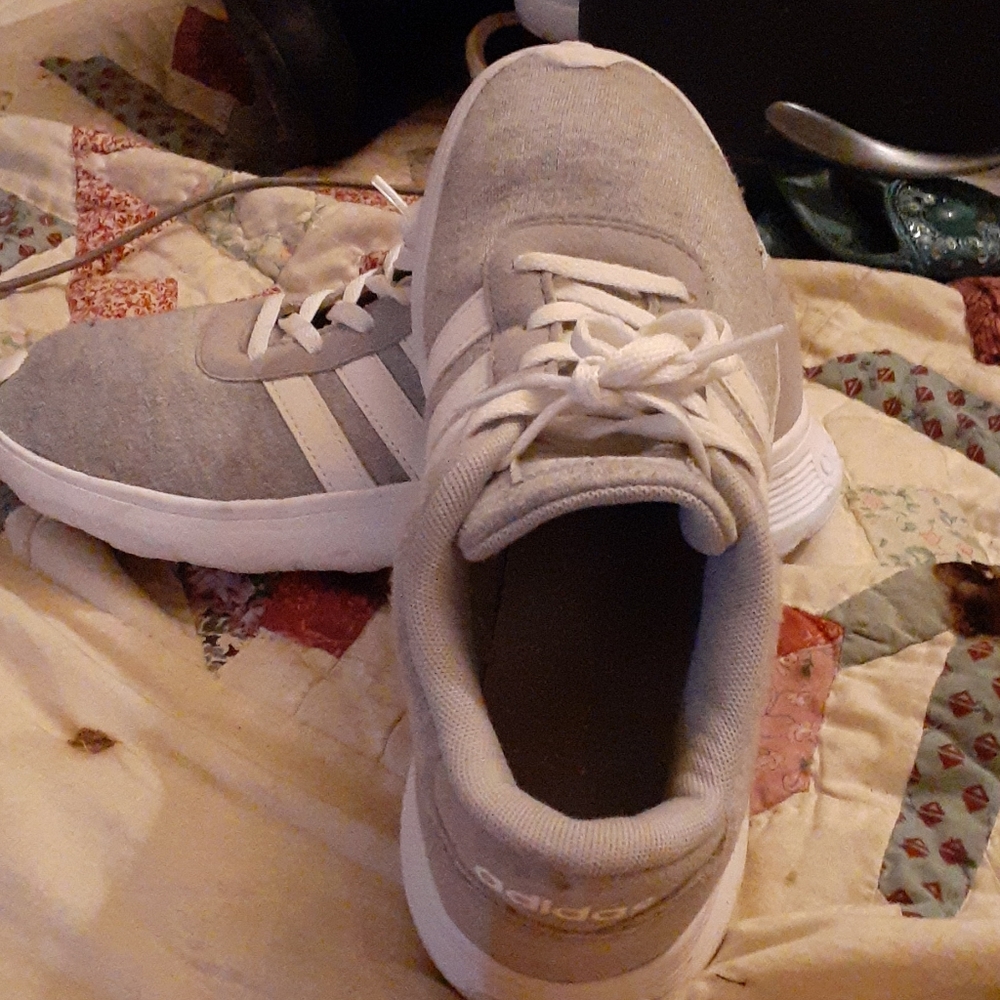 Woman"s Canvas Grey Adidas, Size 4